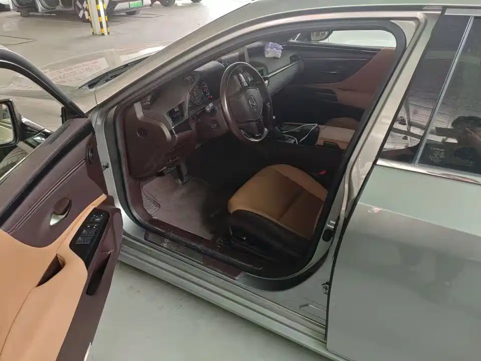 Lexus ES 2020 300h Ultimate Edition фото 5