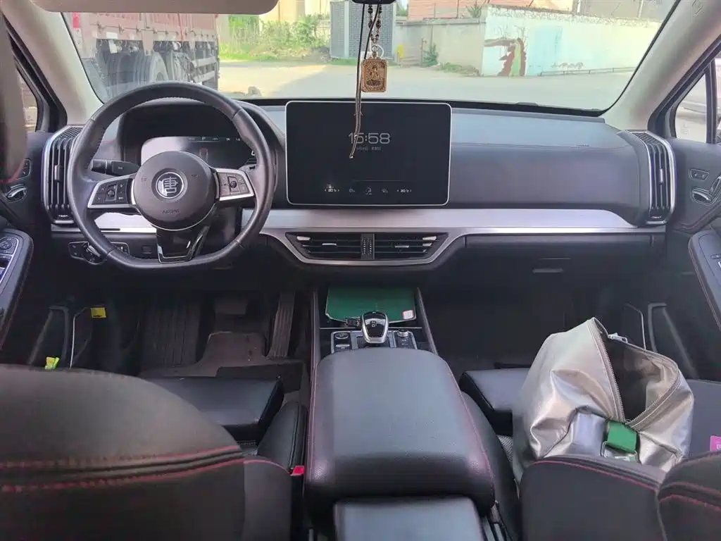 BYD Tang New Energy 2019 DM 2.0T AWD Intelligent Genesis Edition 7-seater China VI фото 6