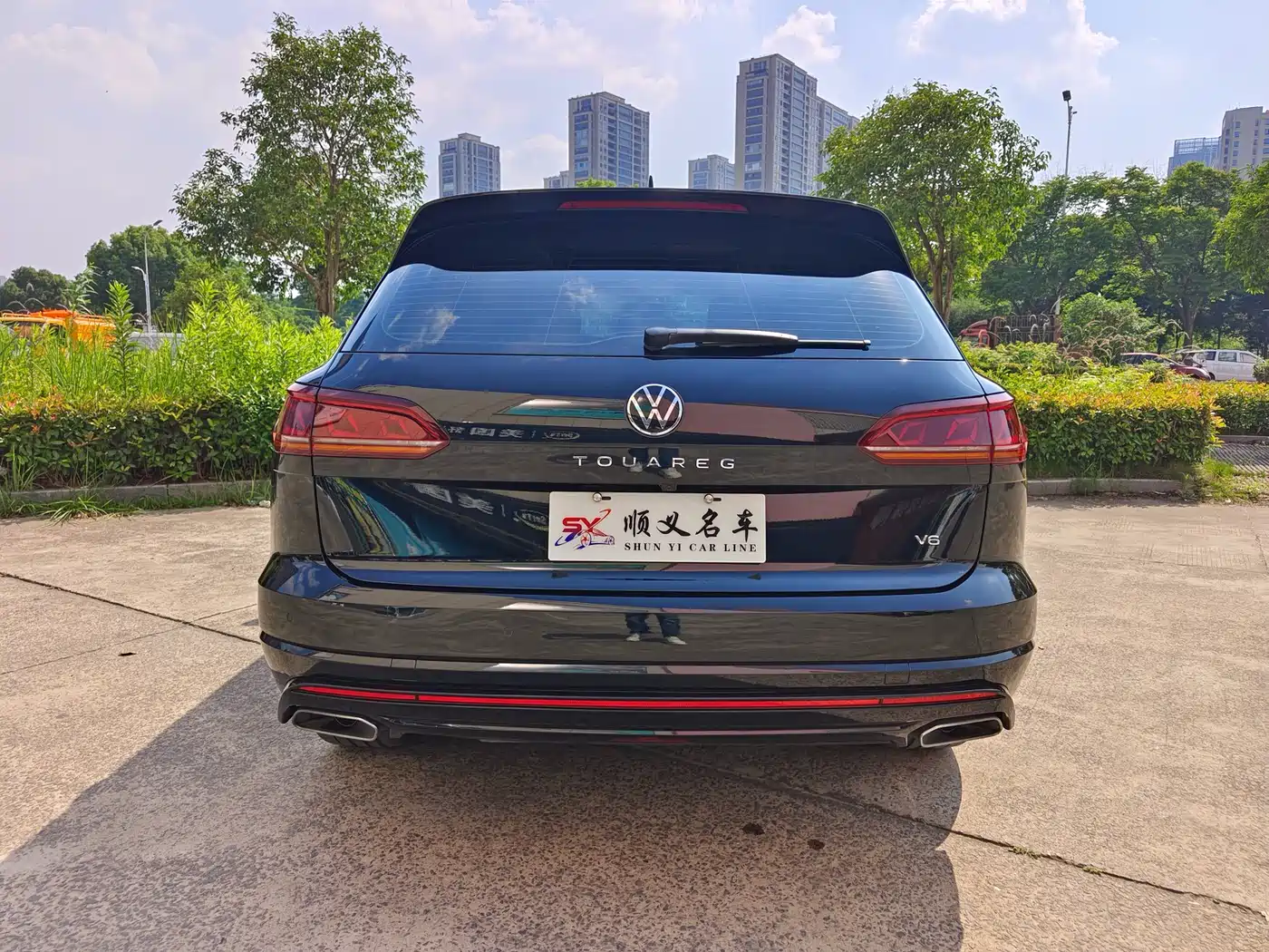 Volkswagen Touareg 2022 3.0TSI Rui Xiang Edition Gloss Black Sport Package фото 4