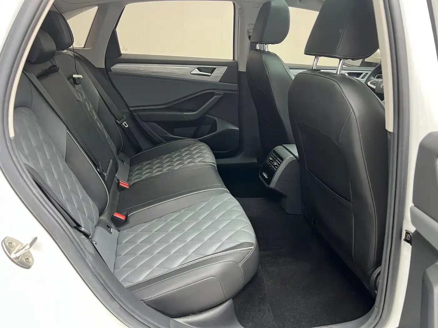 Volkswagen Sagitar 2023 280TSI DSG Beyond Lite фото 8
