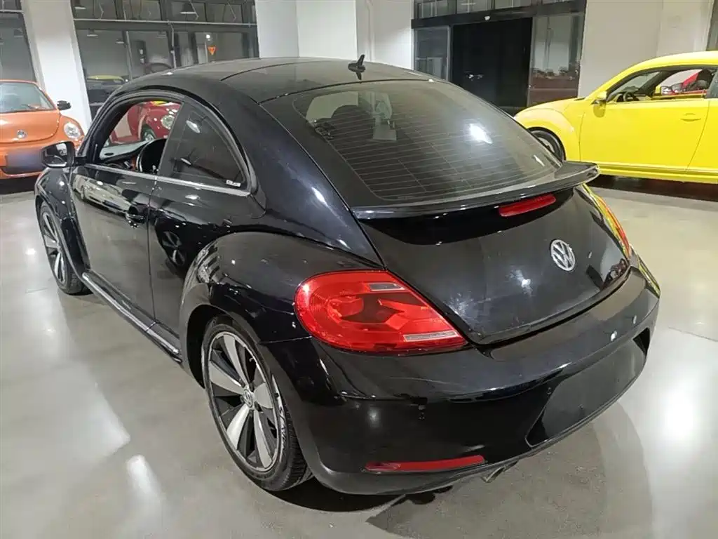 Volkswagen Beetle 2013 1.4TSI Fender Rock Edition фото 23
