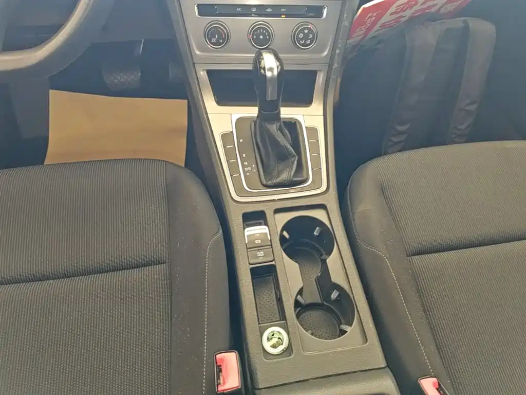 Volkswagen Golf 2015 1.6L Automatic Fashion фото 14