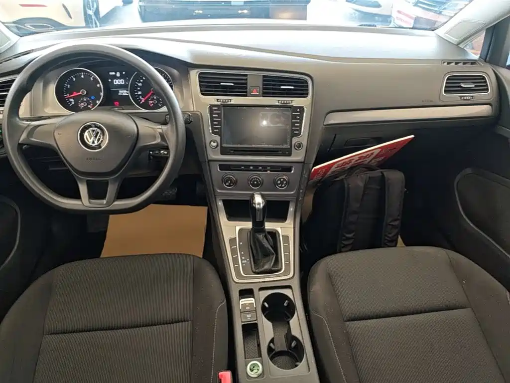 Volkswagen Golf 2015 1.6L Automatic Fashion фото 10