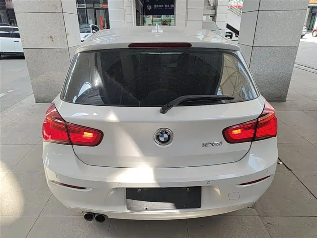 BMW 1 Series (Import) 2016 120i Leading Model фото 6
