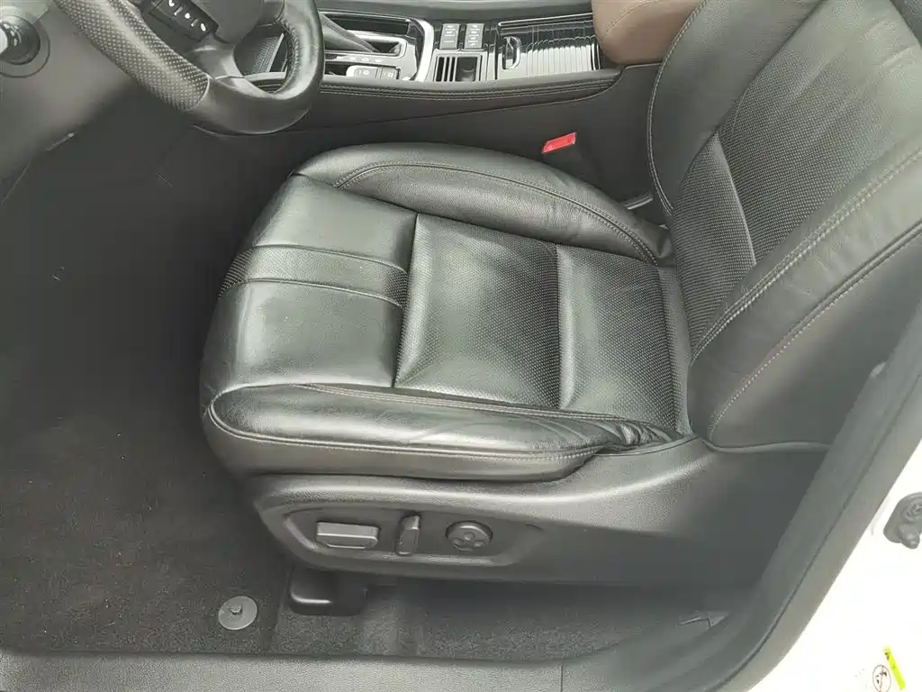 GAC Trumpchi Trumpchi GS7 2017 320T 2WD Luxury Smart Connect фото 20