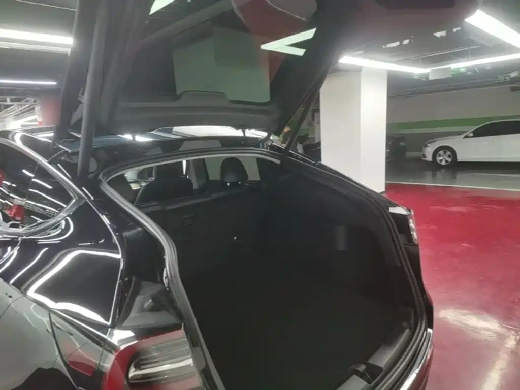 Фото 19 - Tesla Model Y