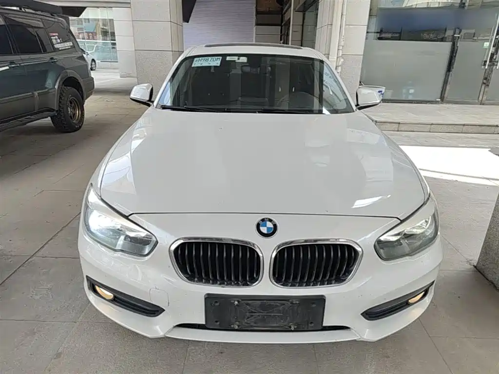 BMW 1 Series (Import) 2016 120i Leading Model фото 3