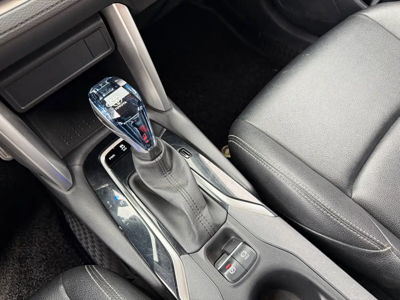 Toyota Frontlander 2022 2.0L CVT Elite фото 15