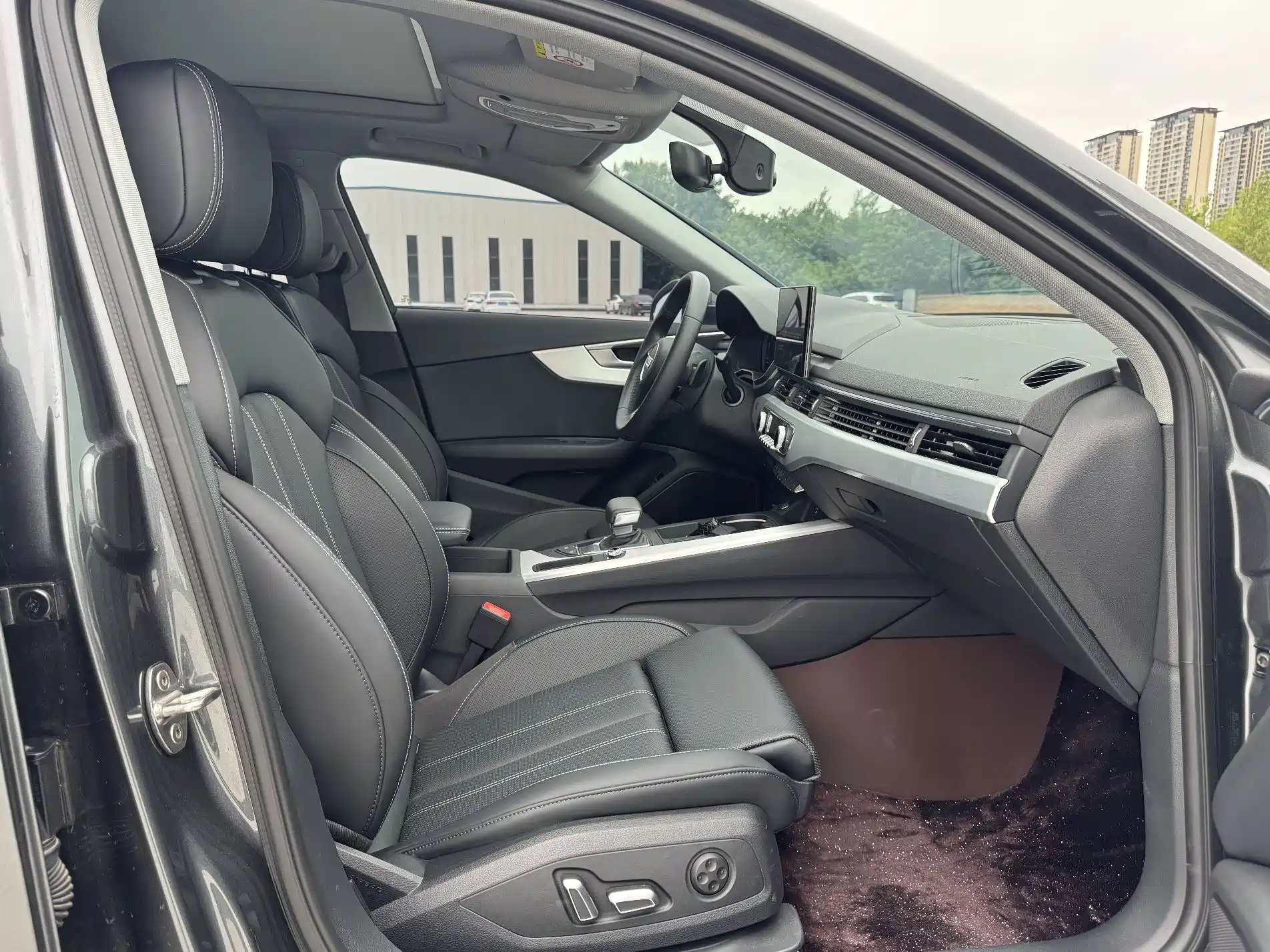 Фото 14 - Audi A4L