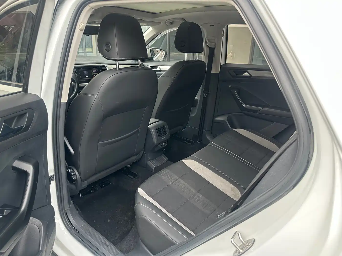 VOLKSWAGEN T ROC EXPLORING SONGS