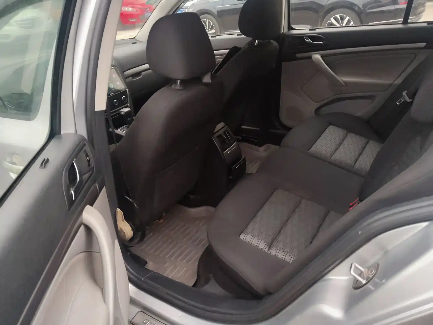 Škoda Octavia 2010 1.6L Auto Comfort фото 5