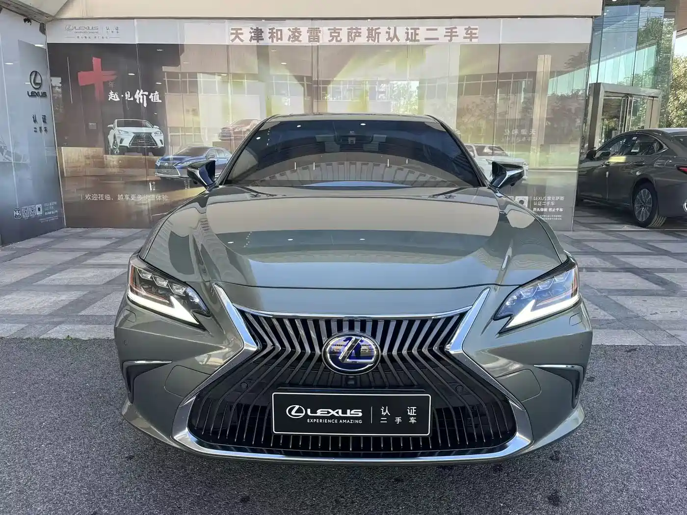 Lexus ES 2022 300h Ultimate Edition фото 2