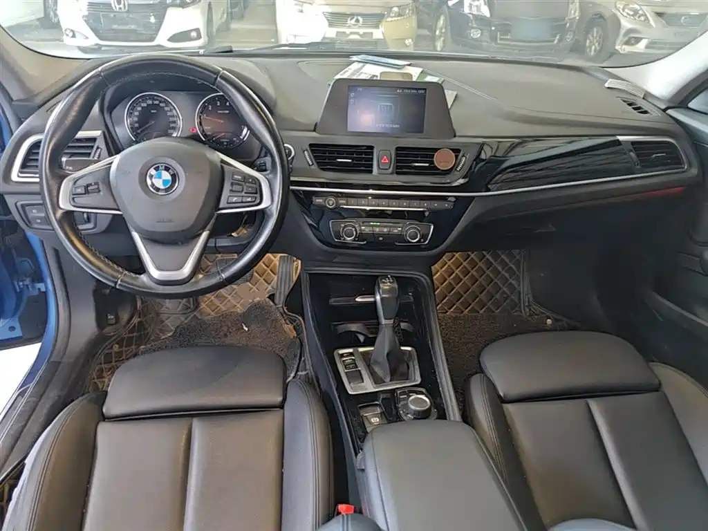 BMW 1 Series 2018 118i Sport Edition фото 10