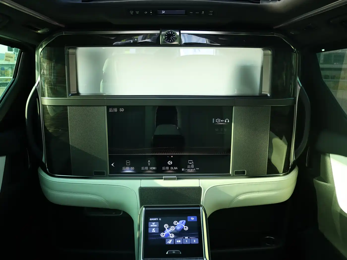Lexus LM 2020 300h 4-Seat Imperial Edition фото 12