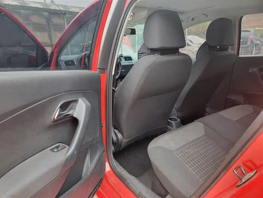 Volkswagen Polo 2016 1.6L Automatic Comfort фото 9