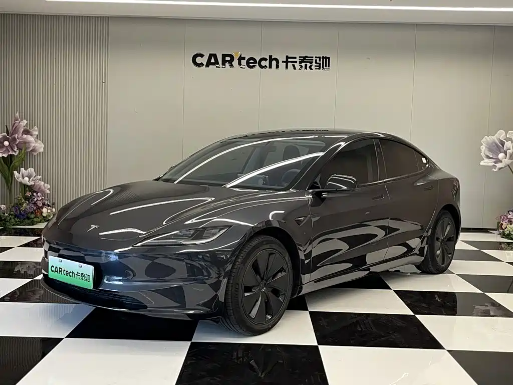 Фото 1 - Tesla Model 3