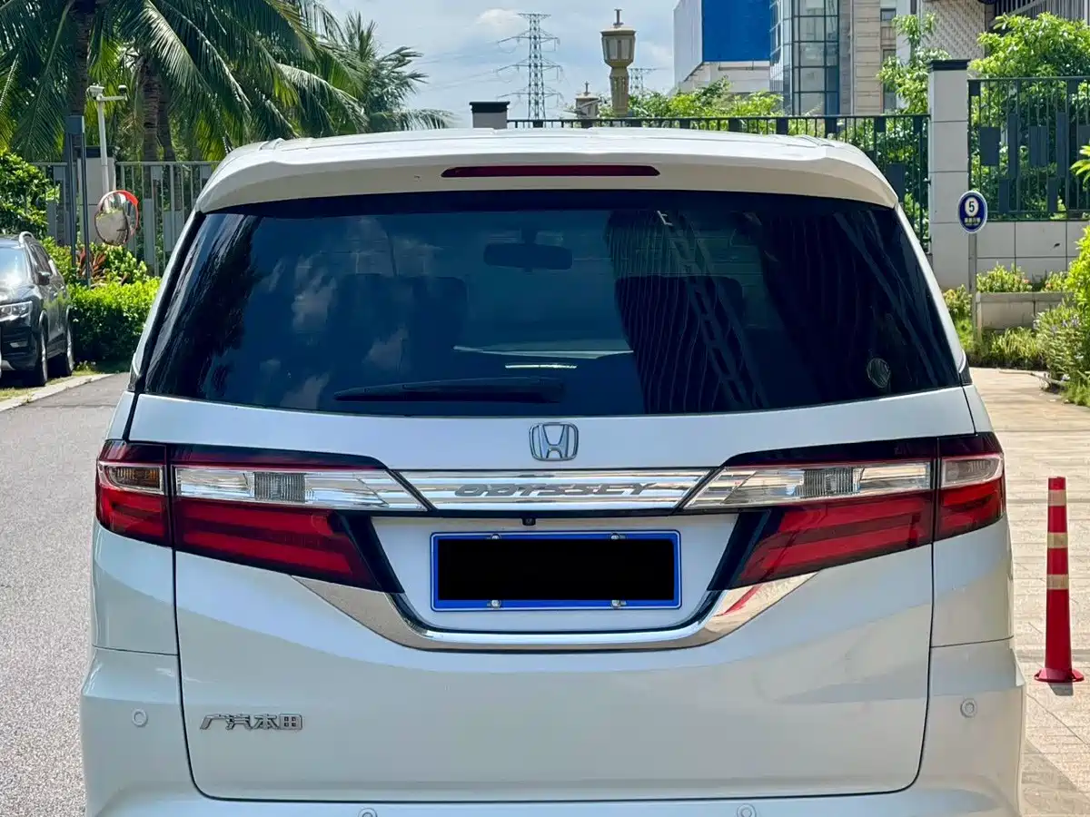 Фото 8 - Honda Odyssey