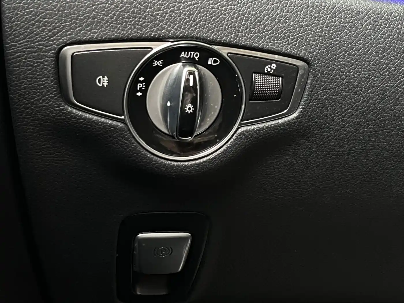 Mercedes-Benz E-Class 2016 E 200 L Sport Type фото 16
