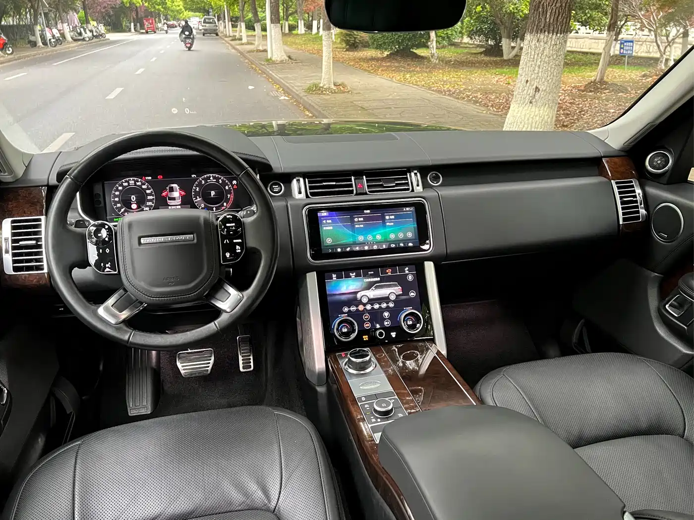 Land Rover Range Rover 2021 3.0 L6 Heritage Edition фото 16