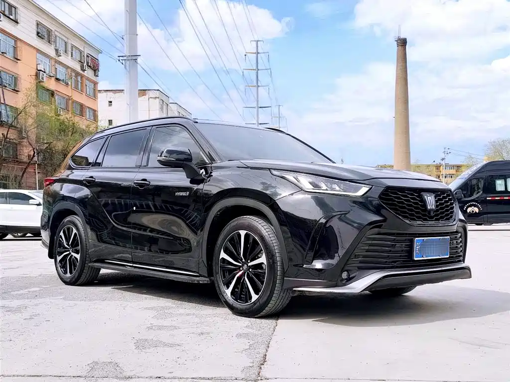 Toyota Crown Kluger 2023 2.5L HEV AWD Premium Edition фото 3