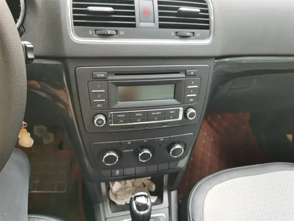 Škoda Yeti 2016 1.4TSI DSG Forward Edition фото 6