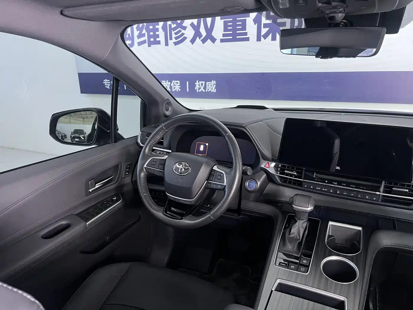 Toyota Sienna 2021 2.5L Hybrid Platinum Edition фото 22