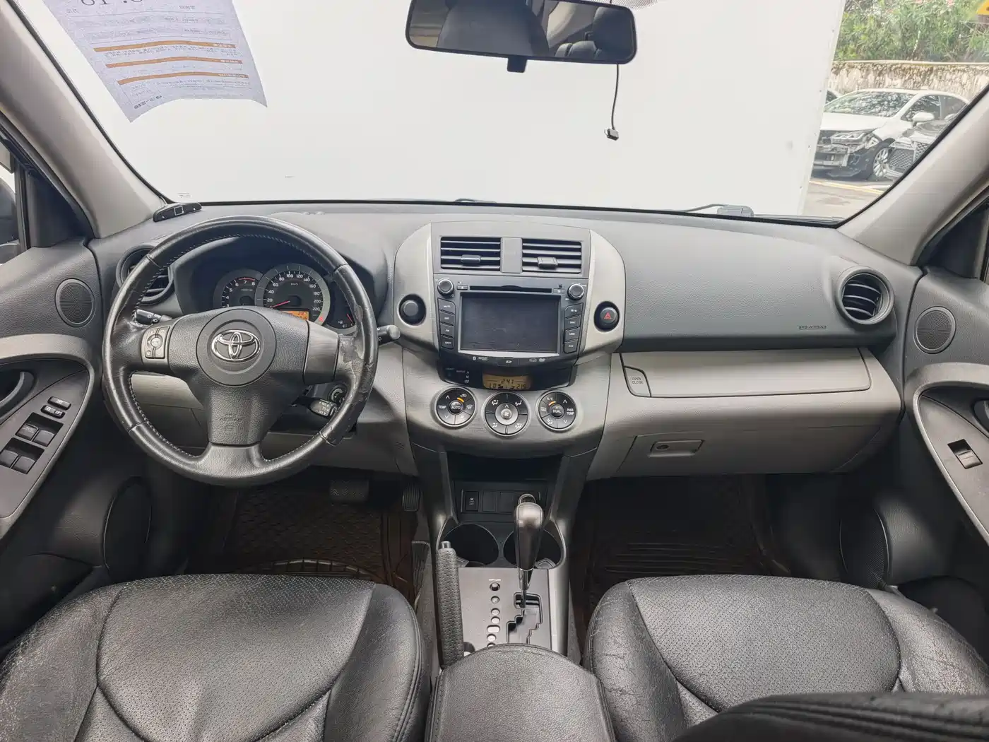 Toyota RAV4 Rongfang 2010 2.0L Automatic Luxury Upgrade Edition фото 12