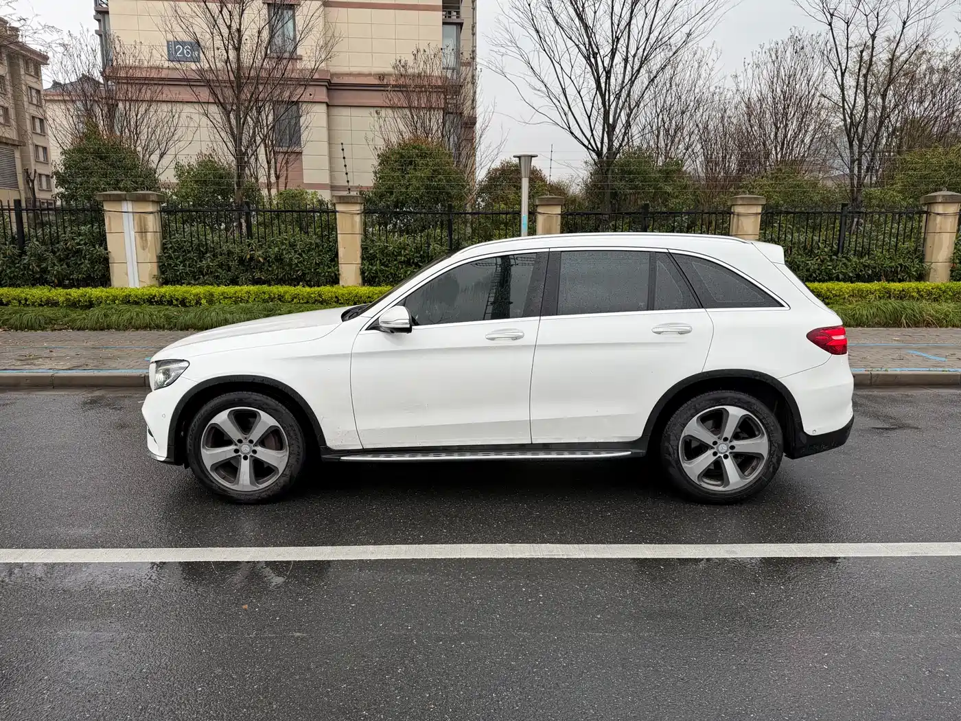 Mercedes-Benz GLC 2017 GLC 260 4MATIC Luxury фото 5
