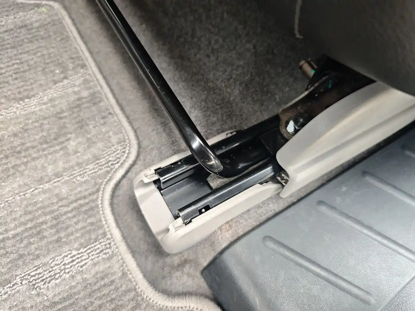 Toyota RAV4 Rongfang 2010 2.0L Automatic Luxury Upgrade Edition фото 24