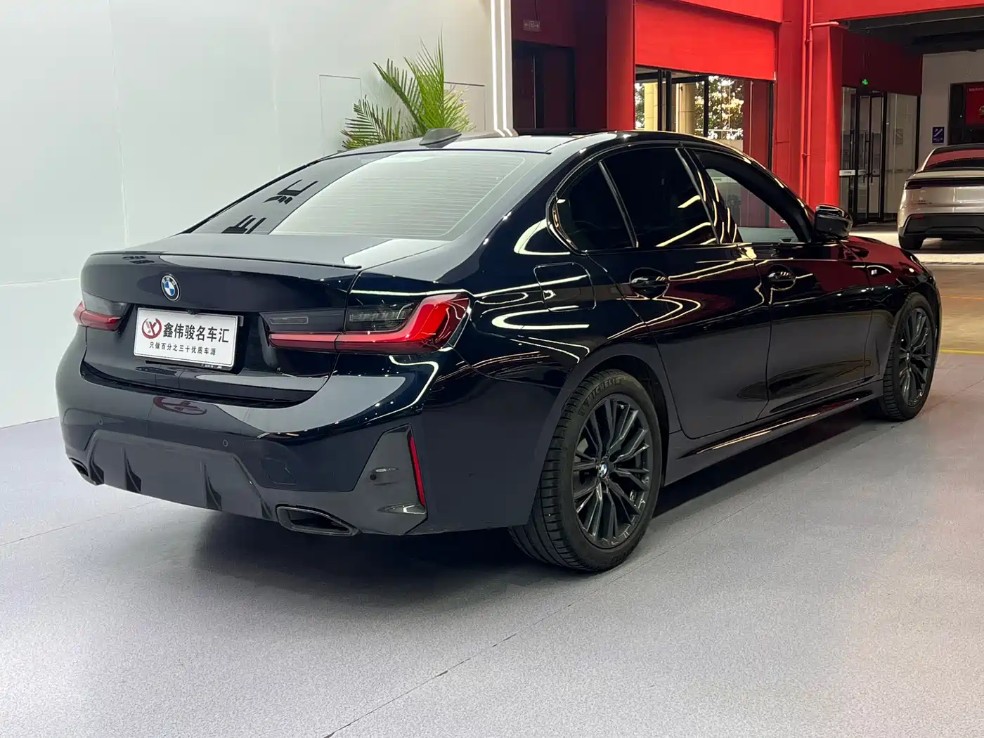 BMW 3 Series 2024 330i M Sport Shadowline Package фото 15