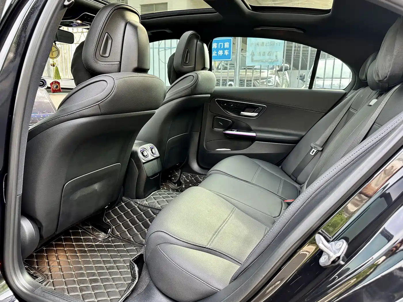 Mercedes-Benz C-Class 2023 C 260 L фото 6