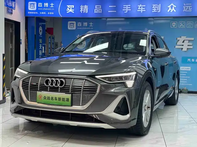 AUDI E TRON
