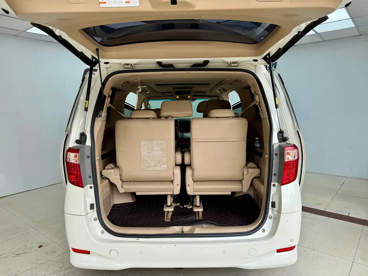 Toyota Alphard фото 23