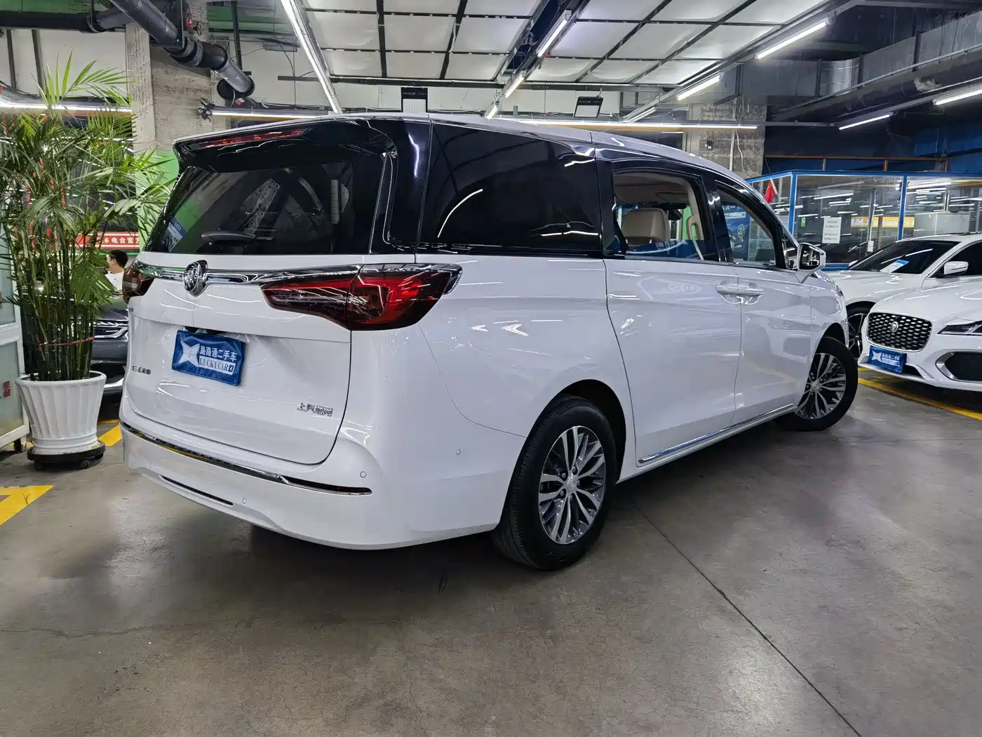 Buick GL8 2023 ES Landmaster Exclusive фото 6