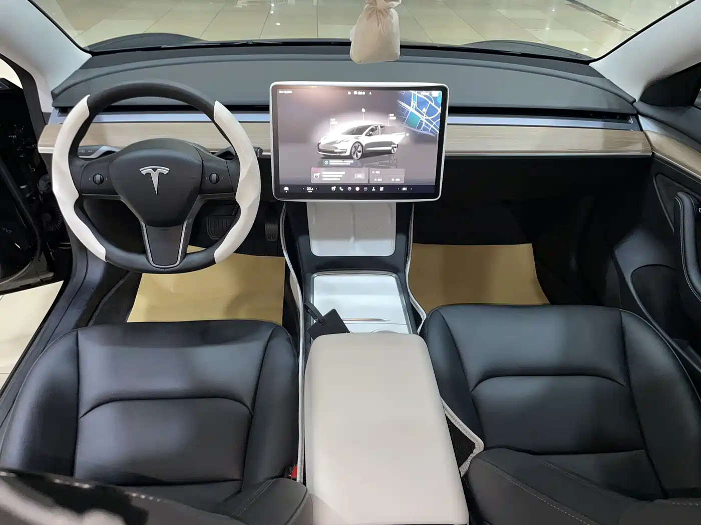 TESLA MODEL 3