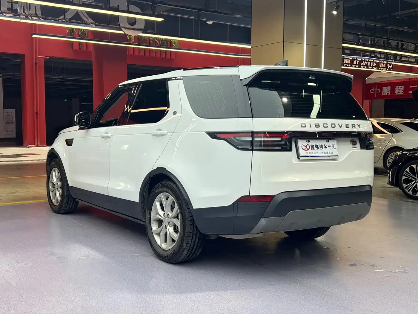 Land Rover Discovery 2017 3.0 SC V6 SE фото 15