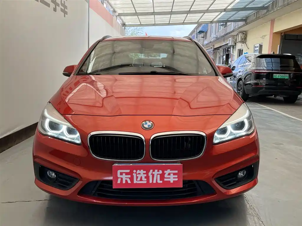 BMW 2 Series Touring 2016 218i Leading фото 2