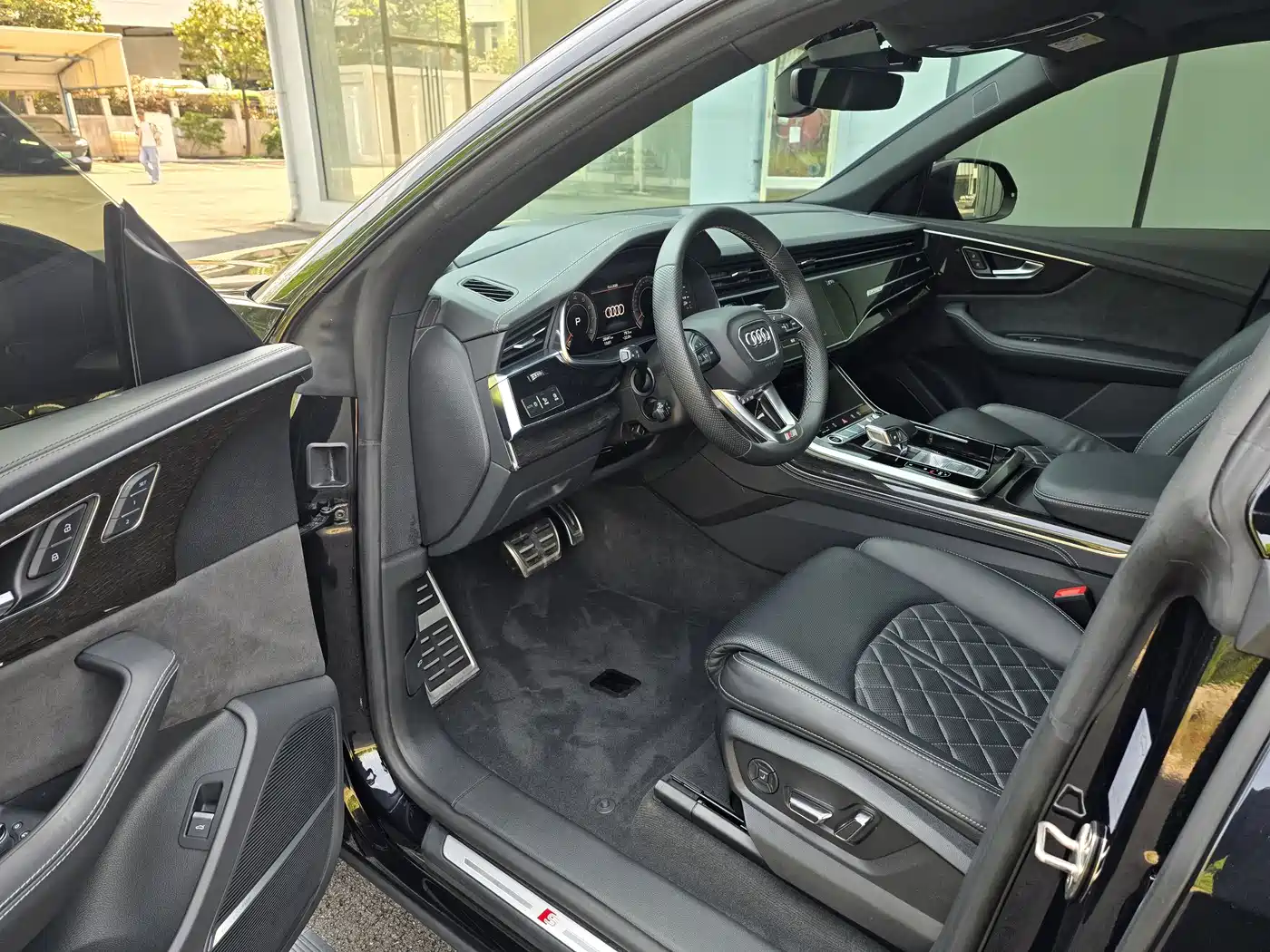 AUDI Q8