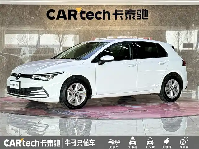 Volkswagen Golf 2023 Model 200TSI DSG