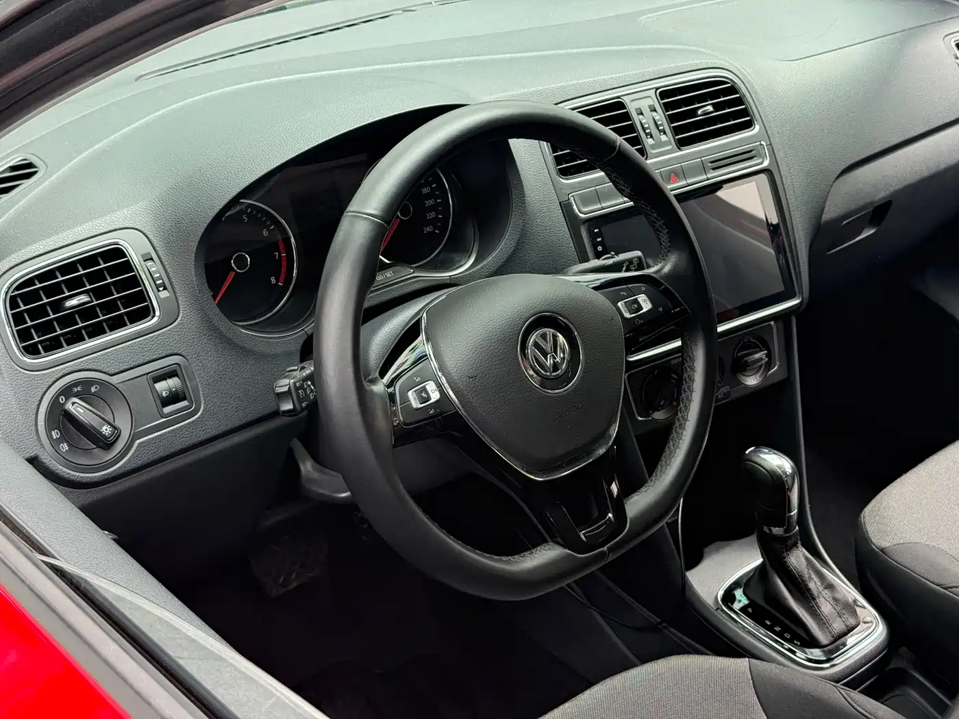 Volkswagen Polo 2016 1.6L Automatic Comfort фото 13
