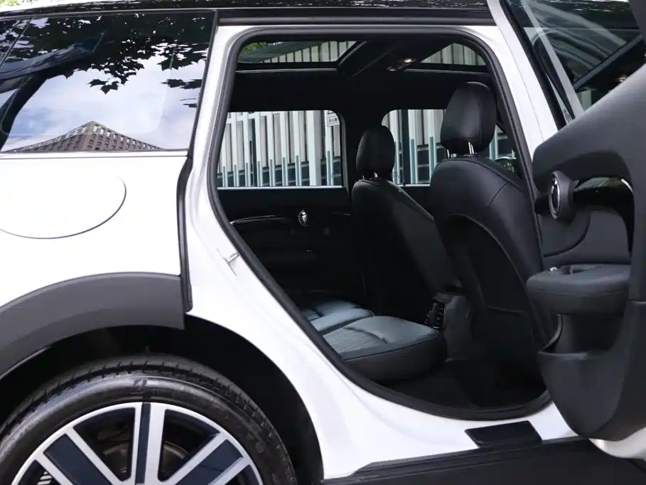 MINI CLUBMAN 2024 2023 Facelift 2.0T COOPER S Connoisseur