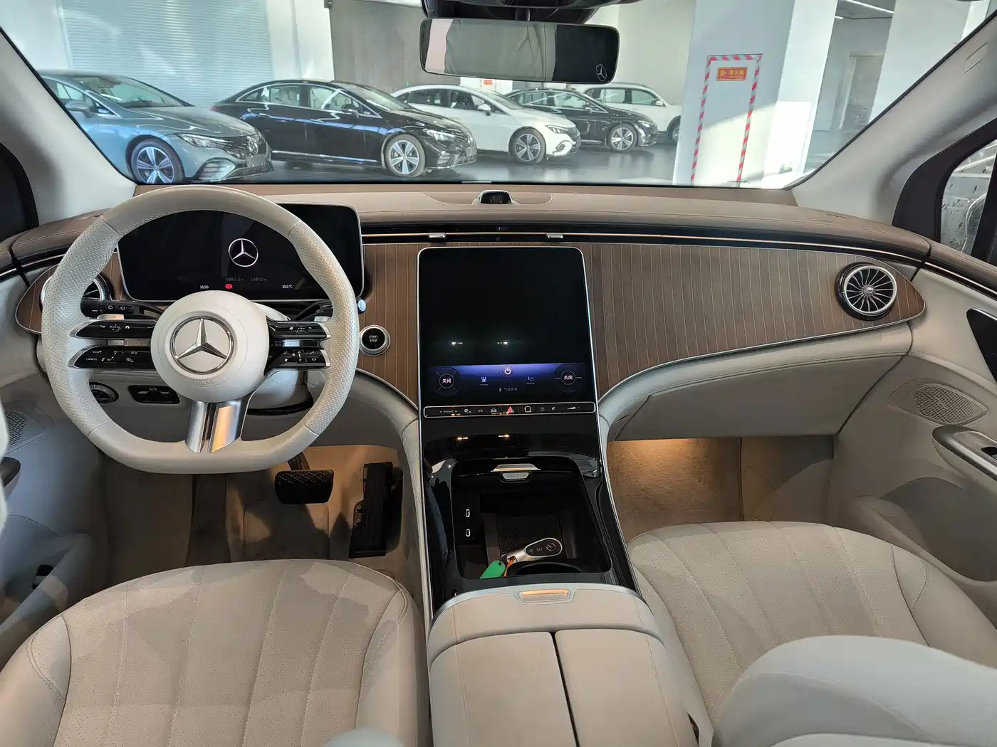 Mercedes-Benz EQE SUV 2025 2024 500 4MATIC Pioneer Edition