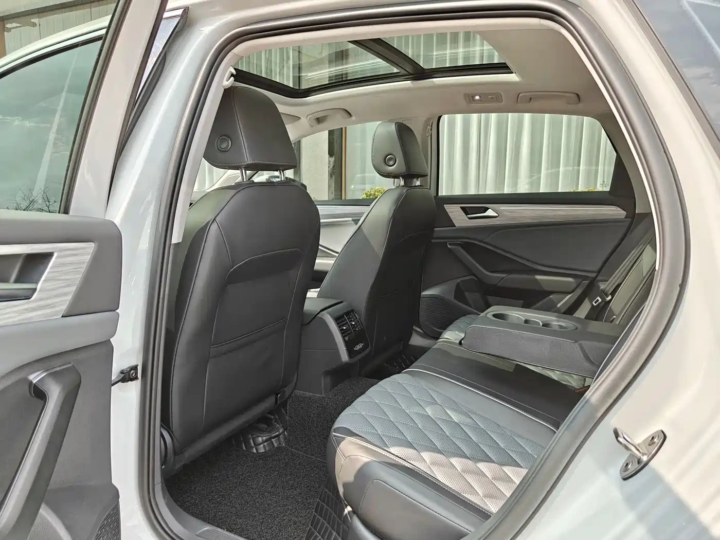 Volkswagen Sagitar 2024 300TSI DSG Surpass Edition фото 7