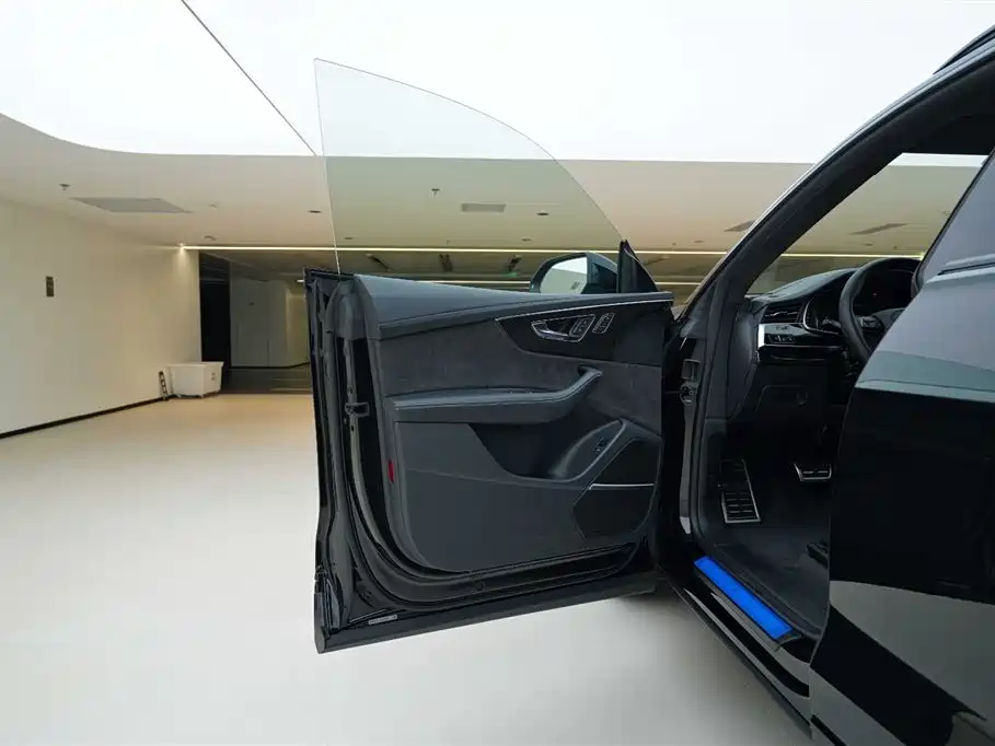 Audi Q8 2022 55 TFSI Exclusive Dynamic фото 17