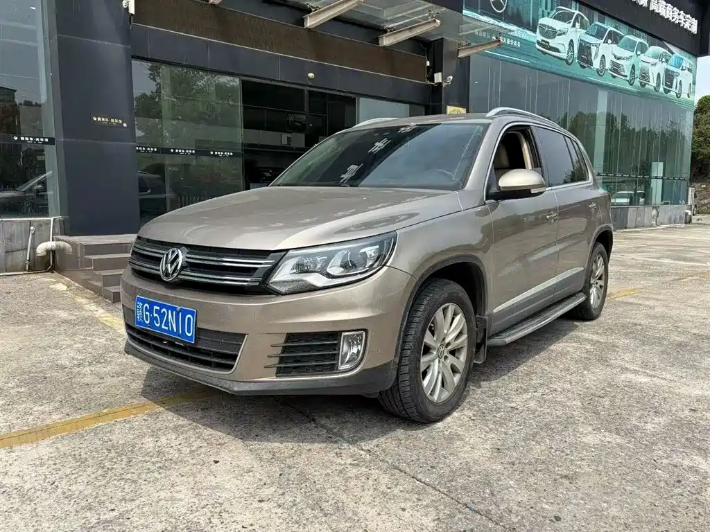 VOLKSWAGEN TIGUAN