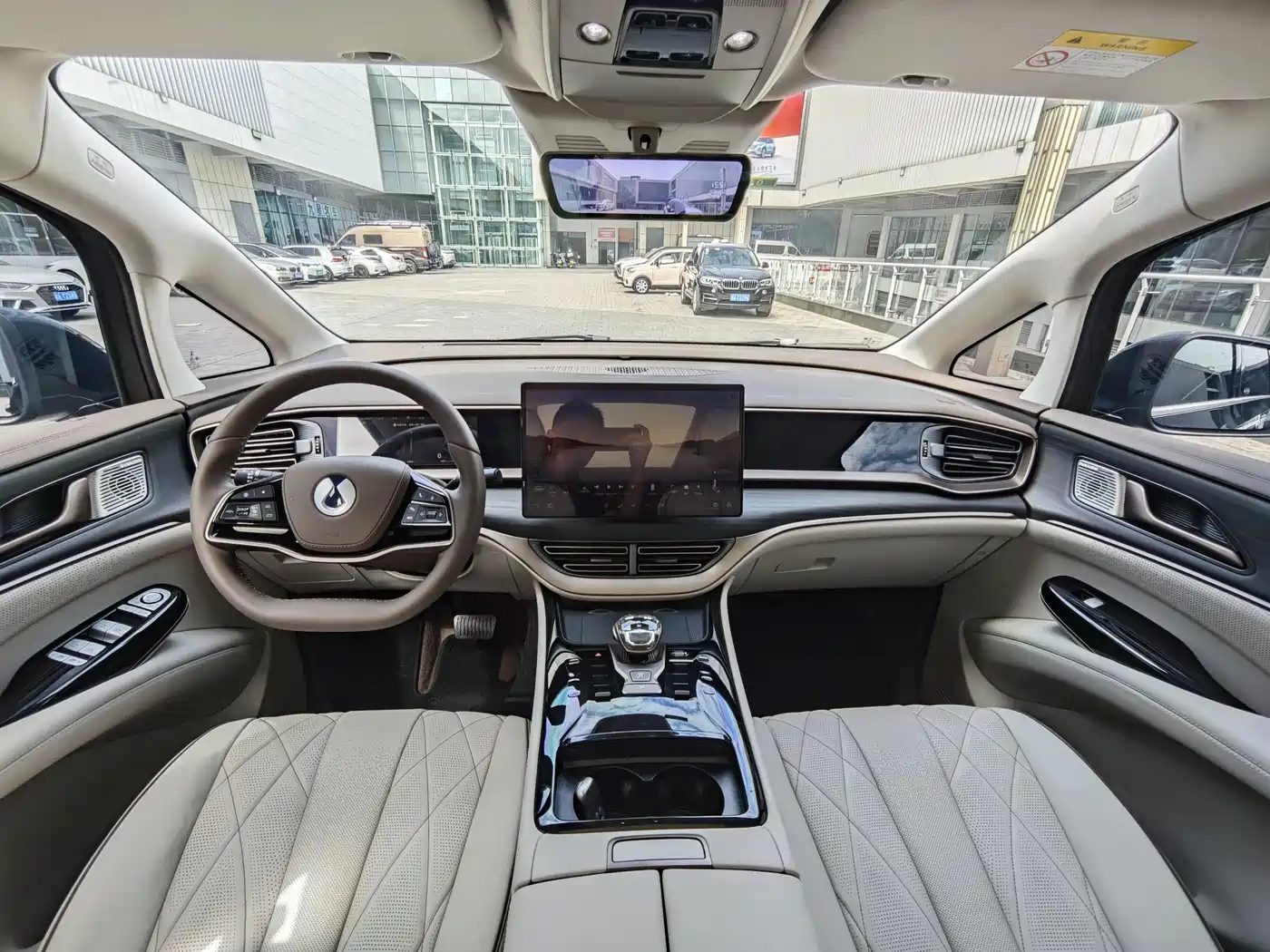 Denza D9 2022 DM-i 970 All-Wheel Drive Honor Edition фото 16