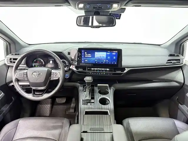 Toyota Sienna 2021 2.5L Hybrid Premium Edition фото 7