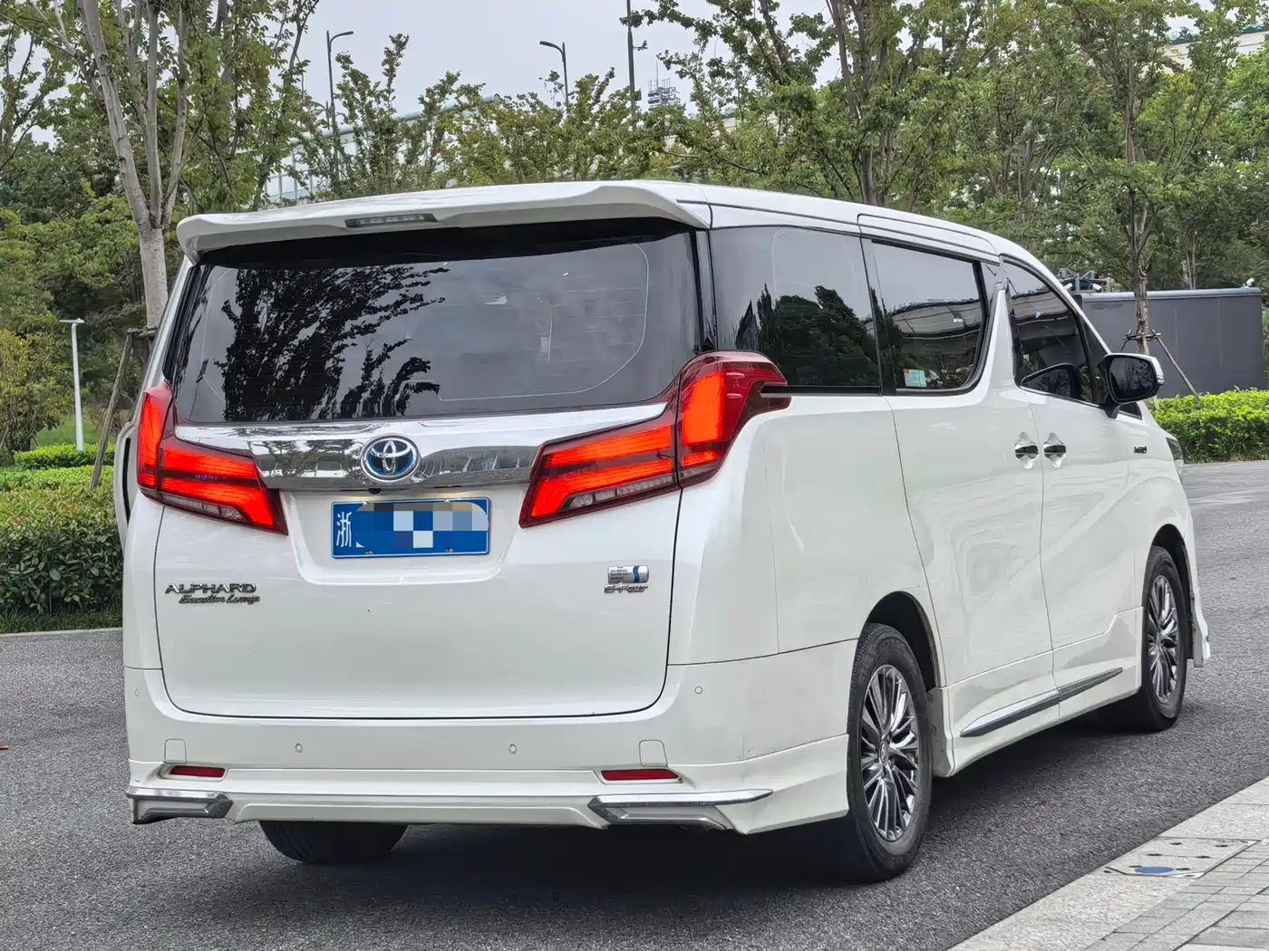 Toyota Alphard 2021 Hybrid 2.5L Ultimate фото 6
