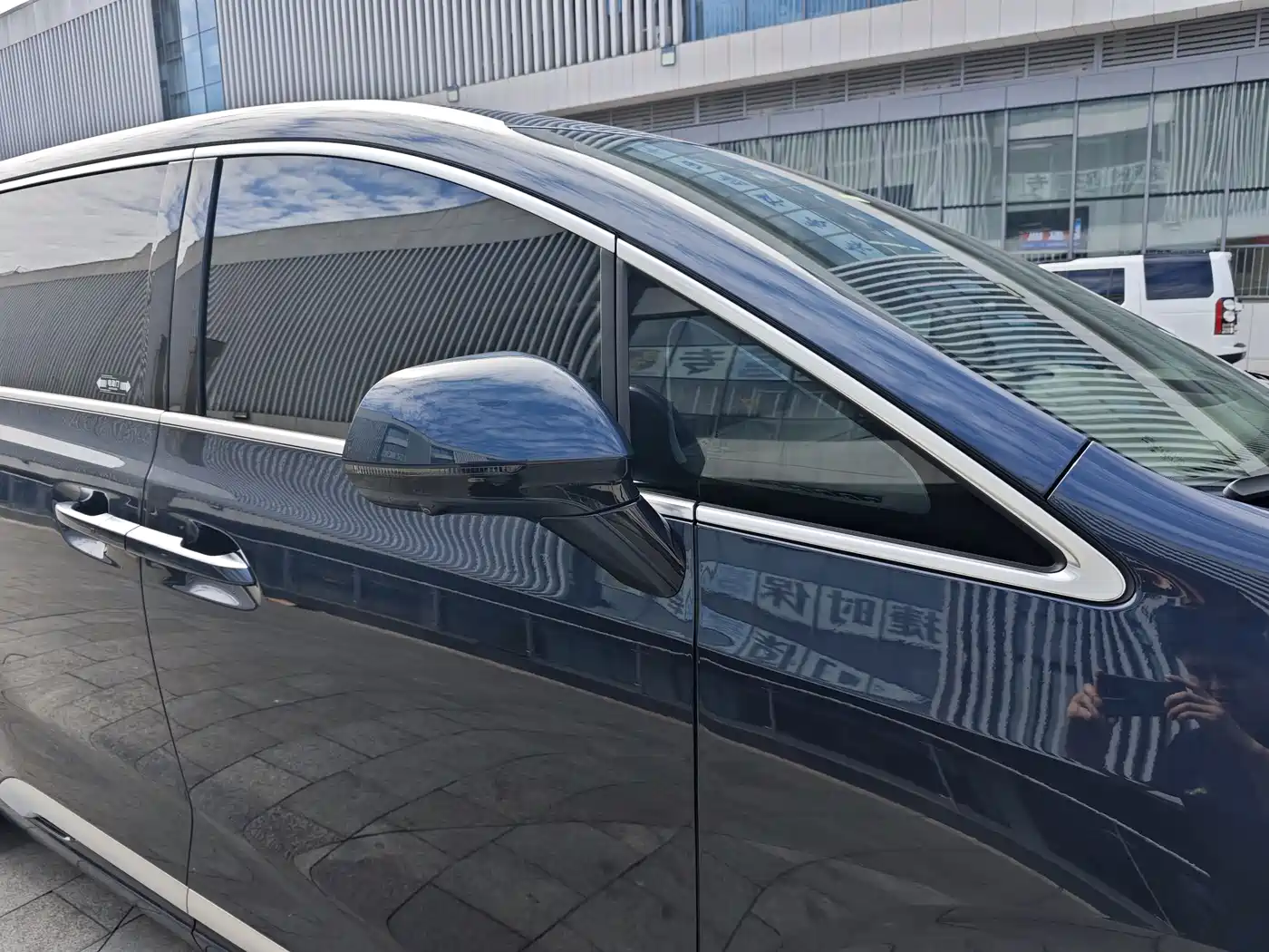 Denza D9 2022 DM-i 970 All-Wheel Drive Honor Edition фото 23
