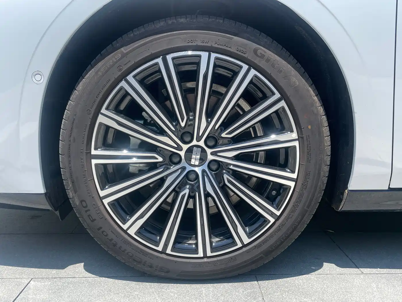Geely Galaxy Galaxy Xingyao 8 2025 Model 130km EM-i Flagship Edition фото 12